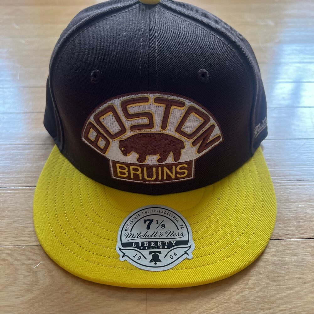 NHL Boston Bruins Mitchell & Ness Fitted Hat 7 1/8 Cap Bear Hockey Rare NWOT